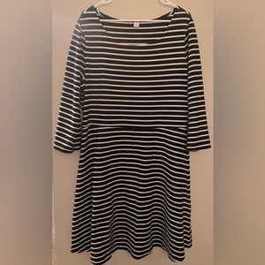 Great Condition! Old Navy 3/4 Sleeve Black and White Striped T-Shirt dress!